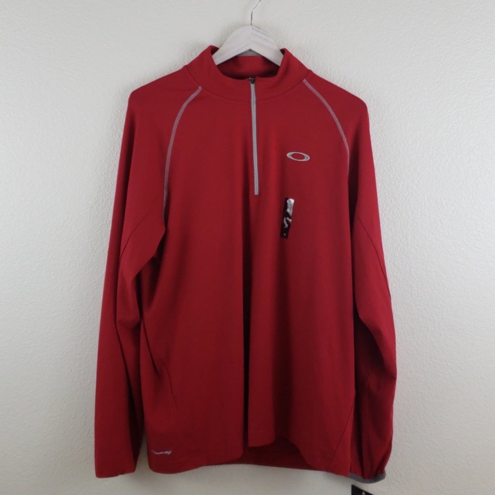 NWT Oakley workout shirt